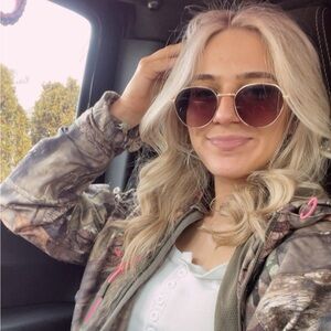 Meet your Posher, Madalyn